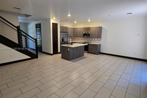 Townhouse in Miami Lakes, Florida 3 bedrooms, 161.93 sq.m. № 1948441 - photo 22