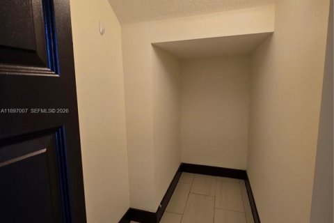 Townhouse in Miami Lakes, Florida 3 bedrooms, 161.93 sq.m. № 1948441 - photo 12