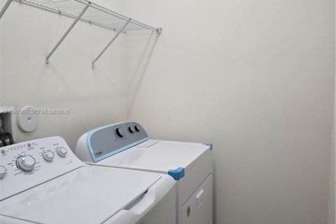 Townhouse in Miami Lakes, Florida 3 bedrooms, 161.93 sq.m. № 1948441 - photo 26