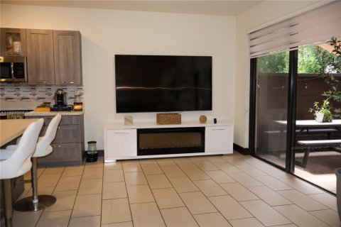 Townhouse in Miami Lakes, Florida 3 bedrooms, 161.93 sq.m. № 1948441 - photo 5