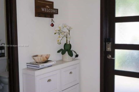 Townhouse in Miami Lakes, Florida 3 bedrooms, 161.93 sq.m. № 1948441 - photo 2