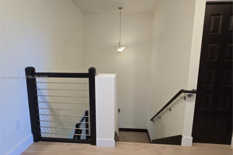 Townhouse in Miami Lakes, Florida 3 bedrooms, 161.93 sq.m. № 1948441 - photo 27