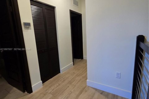 Townhouse in Miami Lakes, Florida 3 bedrooms, 161.93 sq.m. № 1948441 - photo 23