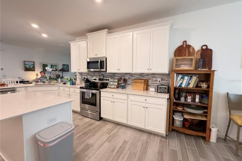 Villa ou maison à louer à Ocala, Floride: 4 chambres, 212.93 m2 № 2125613 - photo 5