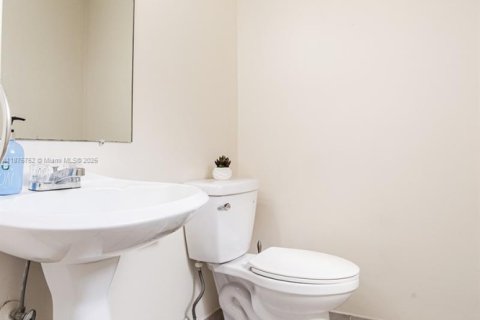 Купить таунхаус в Плантация, Флорида 2 спальни, 144м2, № 1928971 - фото 12