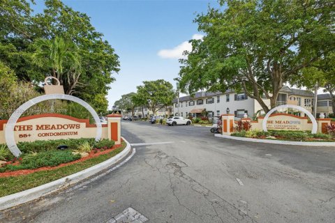 Condominio en Margate, Florida, 2 dormitorios № 2082726