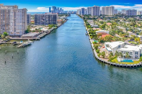 Condominio en venta en Hallandale Beach, Florida, 2 dormitorios, 87.79 m2 № 1704394 - foto 24