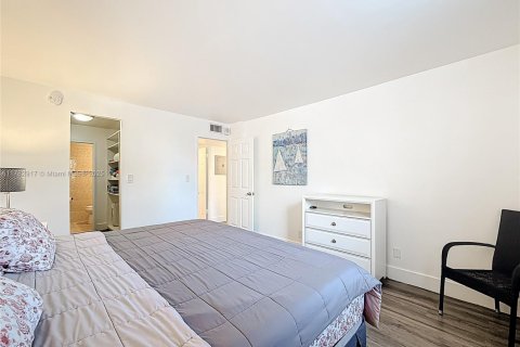 Condominio en venta en Hallandale Beach, Florida, 2 dormitorios, 87.79 m2 № 1704394 - foto 13