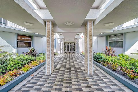 Condominio en venta en Hallandale Beach, Florida, 2 dormitorios, 87.79 m2 № 1704394 - foto 29