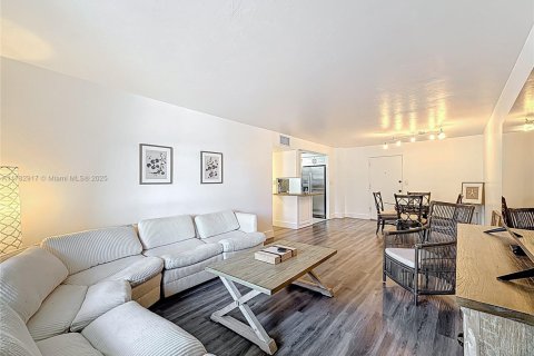 Condominio en venta en Hallandale Beach, Florida, 2 dormitorios, 87.79 m2 № 1704394 - foto 8
