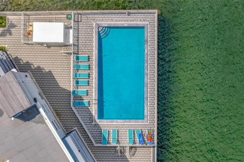 Condominio en venta en Hallandale Beach, Florida, 2 dormitorios, 87.79 m2 № 1704394 - foto 2