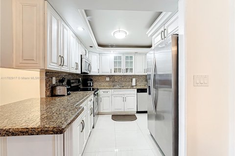 Condominio en venta en Hallandale Beach, Florida, 2 dormitorios, 87.79 m2 № 1704394 - foto 7