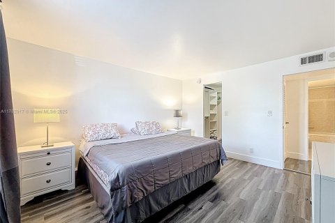 Condominio en venta en Hallandale Beach, Florida, 2 dormitorios, 87.79 m2 № 1704394 - foto 10