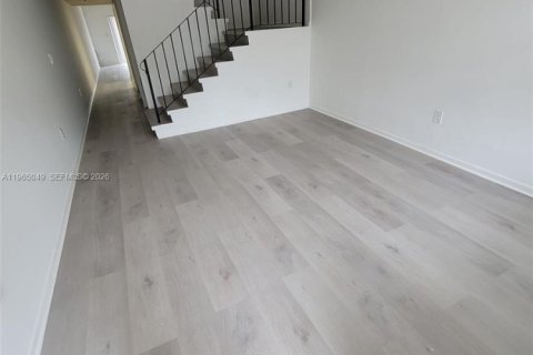 Adosado en alquiler en Miami, Florida, 2 dormitorios, 125.23 m2 № 2026374 - foto 8
