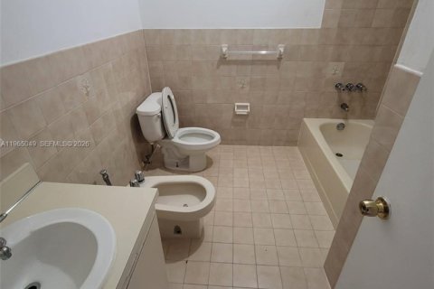Adosado en alquiler en Miami, Florida, 2 dormitorios, 125.23 m2 № 2026374 - foto 13