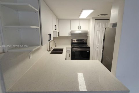 Adosado en alquiler en Miami, Florida, 2 dormitorios, 125.23 m2 № 2026374 - foto 4