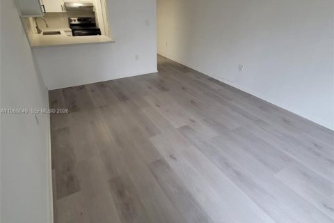 Adosado en alquiler en Miami, Florida, 2 dormitorios, 125.23 m2 № 2026374 - foto 5