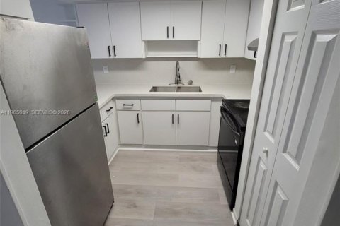 Adosado en alquiler en Miami, Florida, 2 dormitorios, 125.23 m2 № 2026374 - foto 3