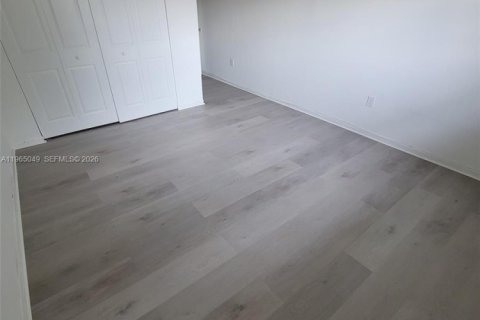 Adosado en alquiler en Miami, Florida, 2 dormitorios, 125.23 m2 № 2026374 - foto 7