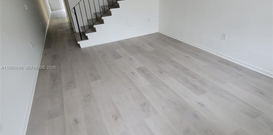 Adosado en Miami, Florida 2 dormitorios, 125.23 m2 № 2026374