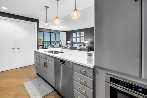 Condo in Saint Petersburg, Florida, 2 bedrooms  № 2394101 - photo 13