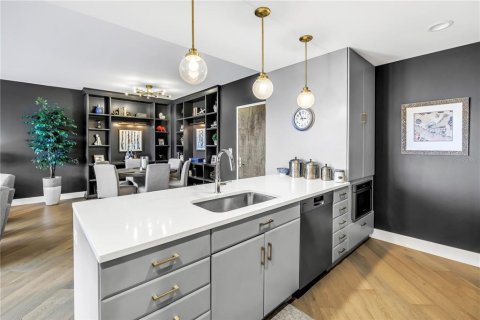 Condo in Saint Petersburg, Florida, 2 bedrooms  № 2394101 - photo 12