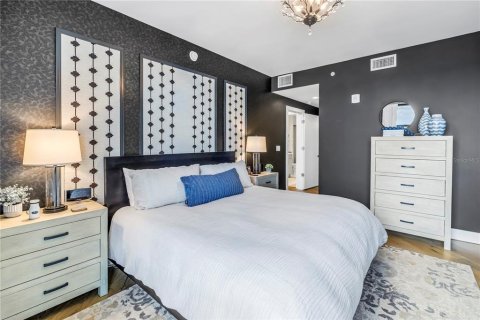 Condo in Saint Petersburg, Florida, 2 bedrooms  № 2394101 - photo 18