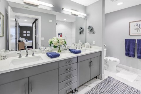 Condo in Saint Petersburg, Florida, 2 bedrooms  № 2394101 - photo 20