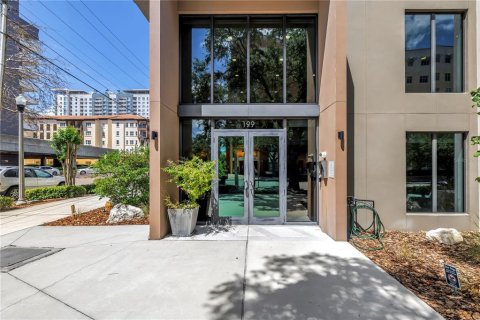 Condo in Saint Petersburg, Florida, 2 bedrooms  № 2394101 - photo 2