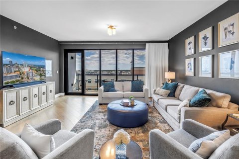 Condo in Saint Petersburg, Florida, 2 bedrooms  № 2394101 - photo 9
