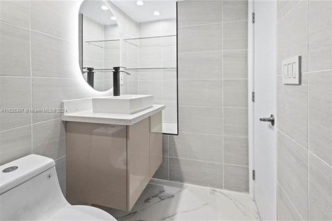 Condominio en venta en Fort Lauderdale, Florida, 1 dormitorio, 55.74 m2 № 1862266 - foto 10