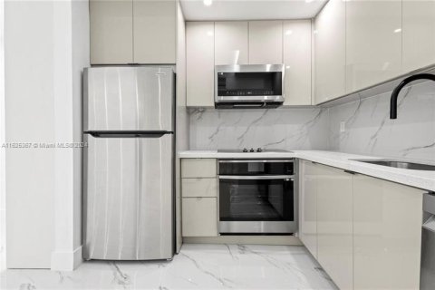 Condominio en venta en Fort Lauderdale, Florida, 1 dormitorio, 55.74 m2 № 1862266 - foto 2