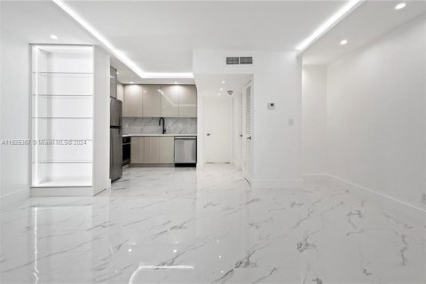 Condominio en venta en Fort Lauderdale, Florida, 1 dormitorio, 55.74 m2 № 1862266 - foto 4