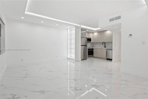 Condominio en venta en Fort Lauderdale, Florida, 1 dormitorio, 55.74 m2 № 1862266 - foto 3
