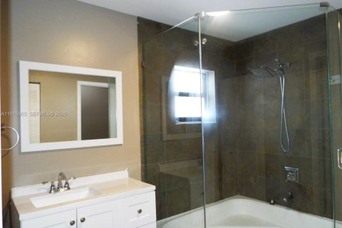 Villa ou maison à louer à Miami, Floride: 3 chambres, 127.46 m2 № 2041011 - photo 27