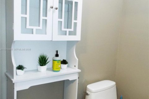 Villa ou maison à louer à Miami, Floride: 3 chambres, 127.46 m2 № 2041011 - photo 30