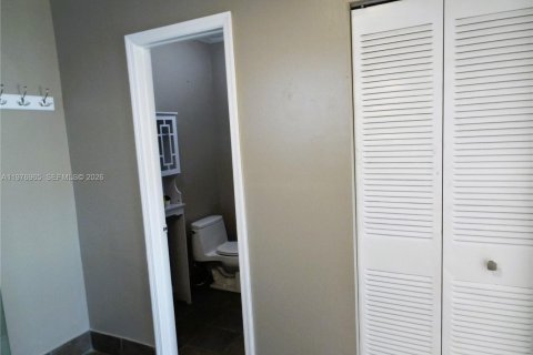 Villa ou maison à louer à Miami, Floride: 3 chambres, 127.46 m2 № 2041011 - photo 28
