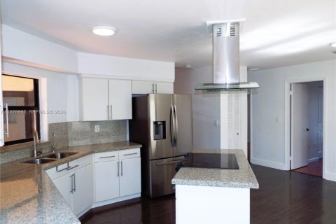 Villa ou maison à louer à Miami, Floride: 3 chambres, 127.46 m2 № 2041011 - photo 10