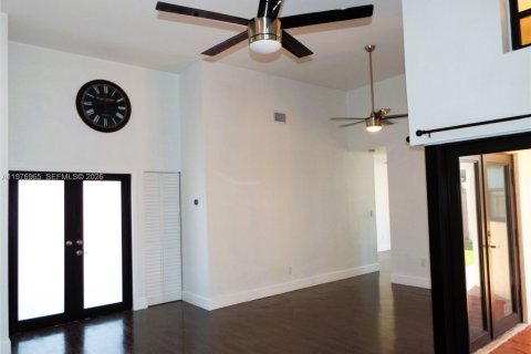 Villa ou maison à louer à Miami, Floride: 3 chambres, 127.46 m2 № 2041011 - photo 6