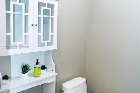 Villa ou maison à louer à Miami, Floride: 3 chambres, 127.46 m2 № 2041011 - photo 29