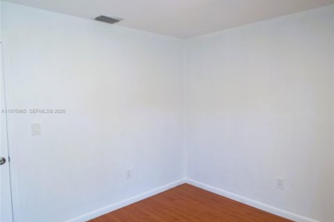 Villa ou maison à louer à Miami, Floride: 3 chambres, 127.46 m2 № 2041011 - photo 15