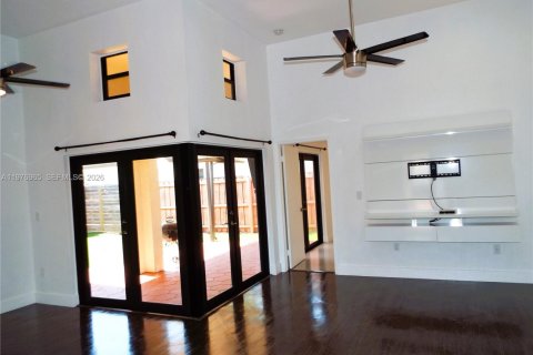 Villa ou maison à louer à Miami, Floride: 3 chambres, 127.46 m2 № 2041011 - photo 3