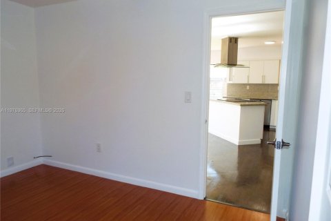 Villa ou maison à louer à Miami, Floride: 3 chambres, 127.46 m2 № 2041011 - photo 14