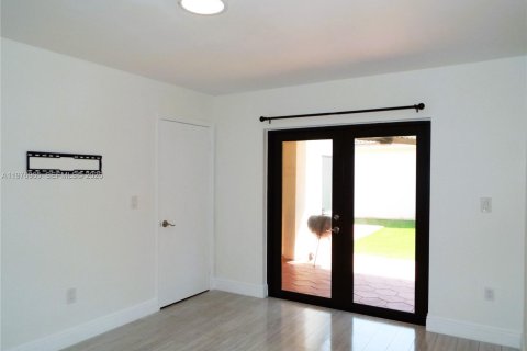 Villa ou maison à louer à Miami, Floride: 3 chambres, 127.46 m2 № 2041011 - photo 25