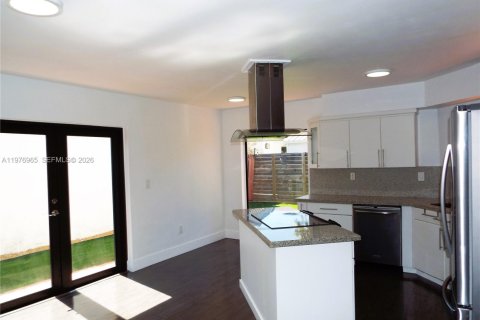 Villa ou maison à louer à Miami, Floride: 3 chambres, 127.46 m2 № 2041011 - photo 11