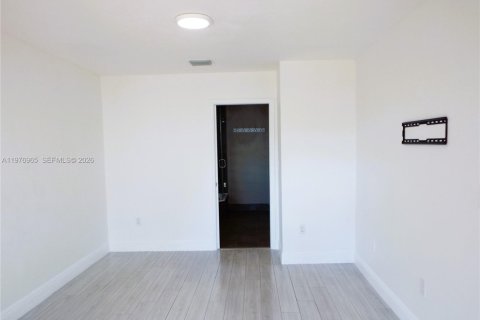 Villa ou maison à louer à Miami, Floride: 3 chambres, 127.46 m2 № 2041011 - photo 22