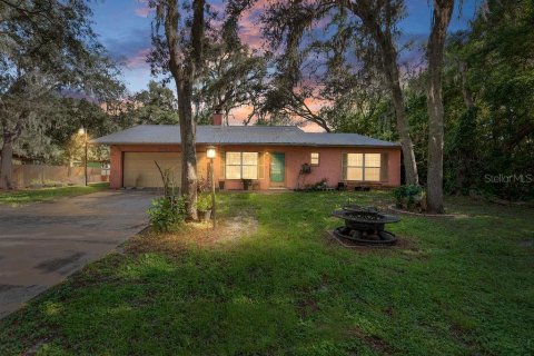 House in Zephyrhills, Florida 2 bedrooms, 136.57 sq.m. № 2229571