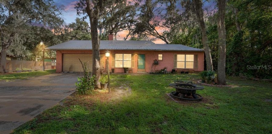 House in Zephyrhills, Florida 2 bedrooms, 136.57 sq.m. № 2229571
