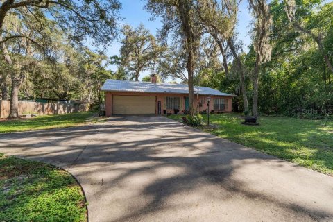 House in Zephyrhills, Florida 2 bedrooms, 136.57 sq.m. № 2229571 - photo 2