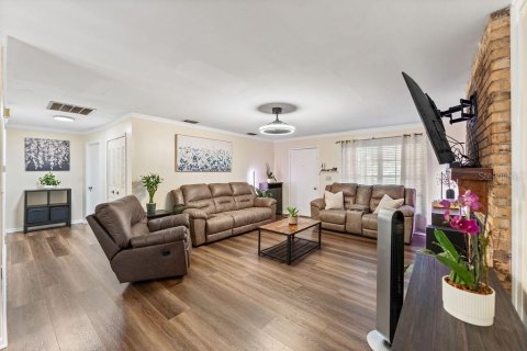House in Zephyrhills, Florida 2 bedrooms, 136.57 sq.m. № 2229571 - photo 5
